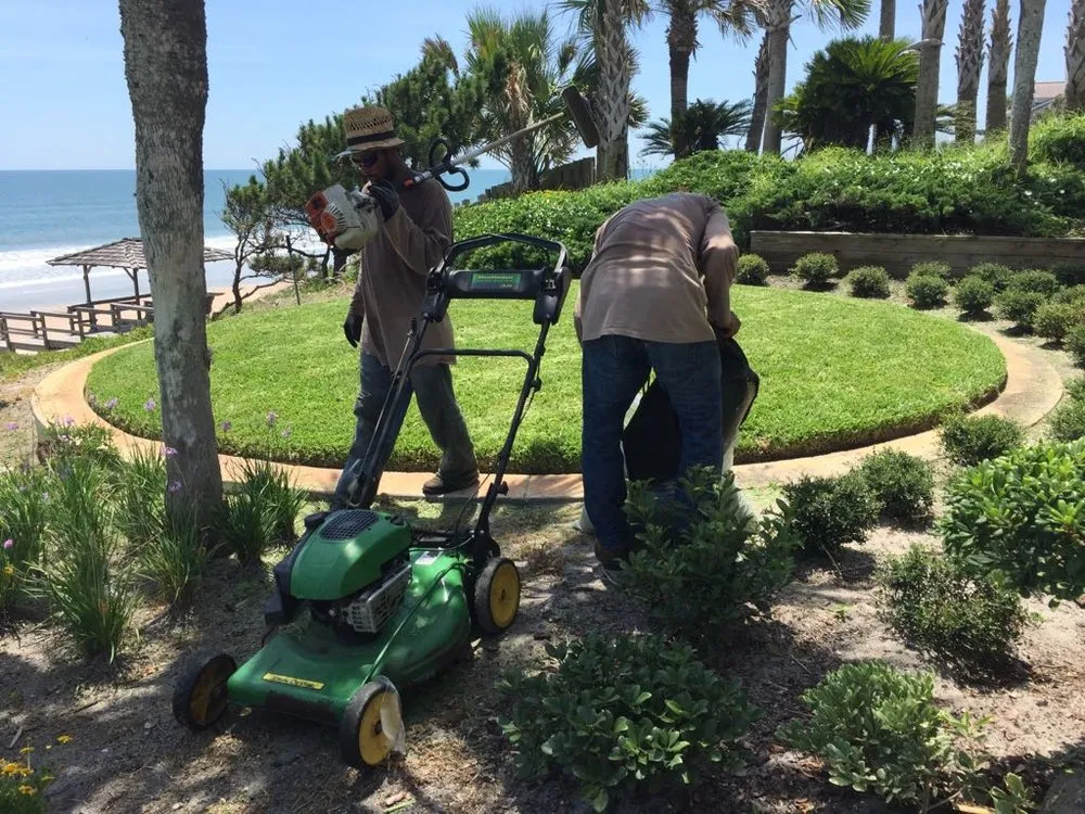 Affordable outdoor landscaping experts serving Jacksonville, FL - Pyramid Lawn Services