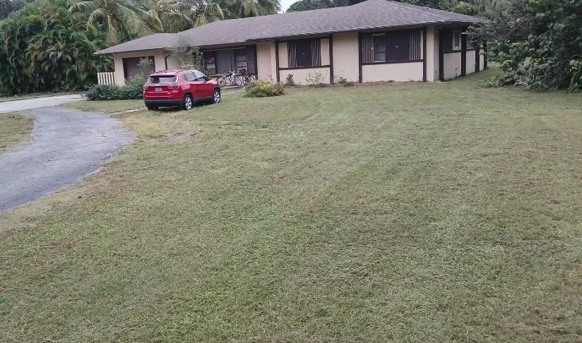 Affordable lawn care service with custom design across West Palm Beach, FL - Pyramide Services