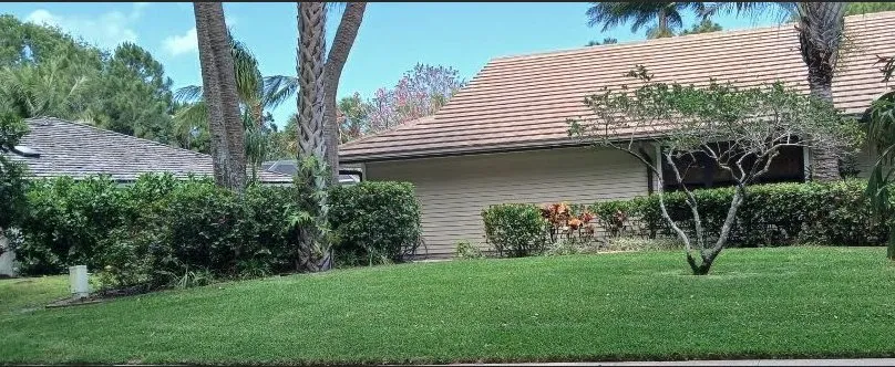 Affordable lawn care service experts serving West Palm Beach, FL - Pyramide Services
