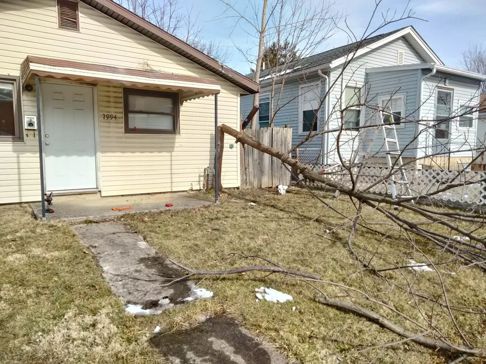 Custom garden landscaping in Columbus, OH by Q & Son's Hauling & Towing