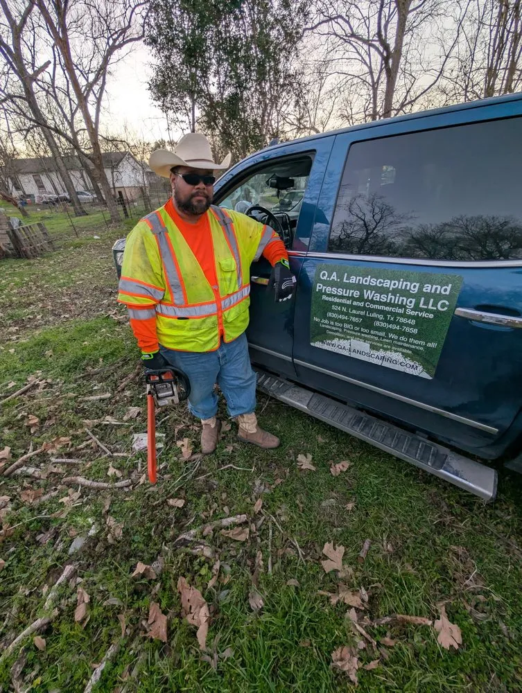 Expert yard maintenance in Luling, TX by Q A Landscaping and Pressure Washing