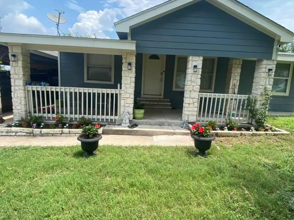 Custom landscaping services with custom design in Uhland, TX by Q Landscape