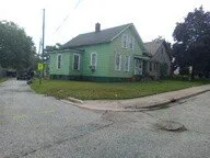 Local yard cleanup service in Hammond, IN - QB Hauling & Solutions