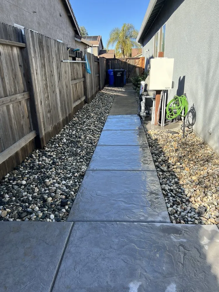 Custom lawn mowing service in Elk Grove, CA by QD LANDSCAPING