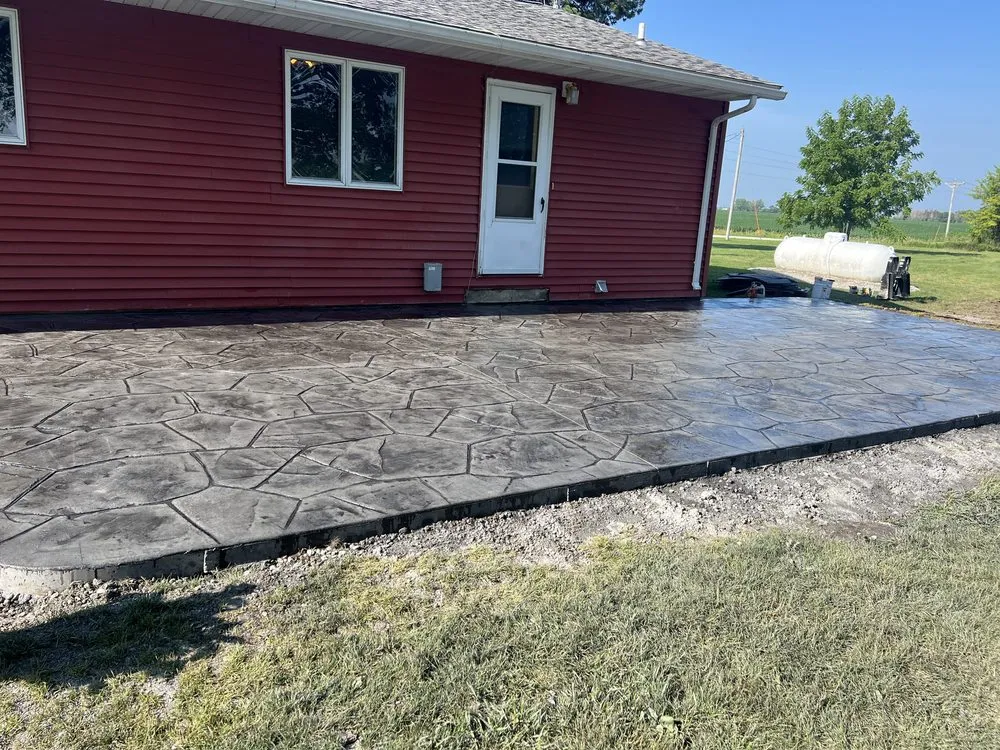 Professional garden landscaping for residential properties across Cedar Rapids, IA - Q&M