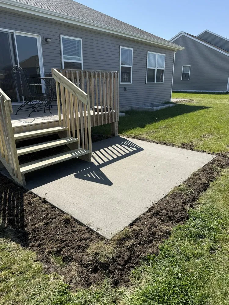 Local yard cleanup service in Cedar Rapids, IA by Q&M