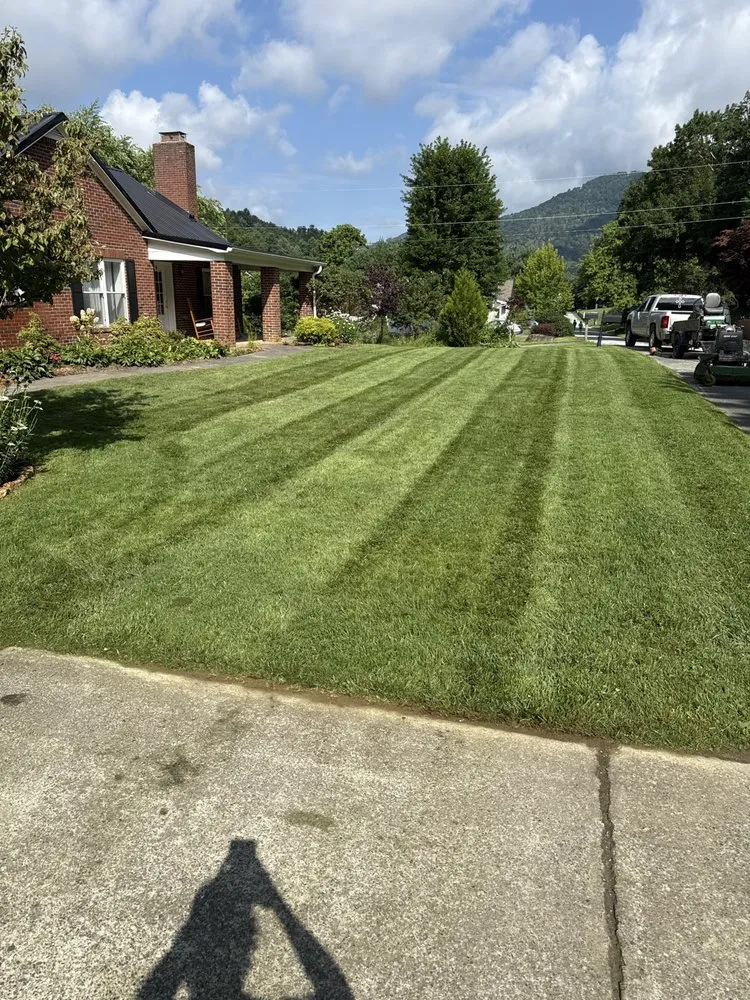 Top-rated lawn mowing service in Boone, NC - Q&M Lawncare