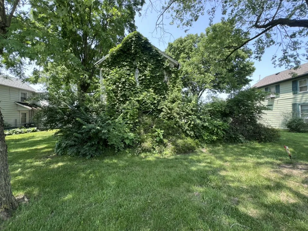 Affordable residential landscaping in Troy, OH by Q’s Home improvements