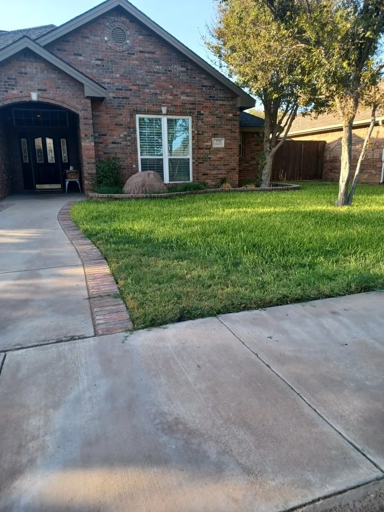 Professional yard maintenance for homes in Midland, TX by Q's Quality Lawnservice