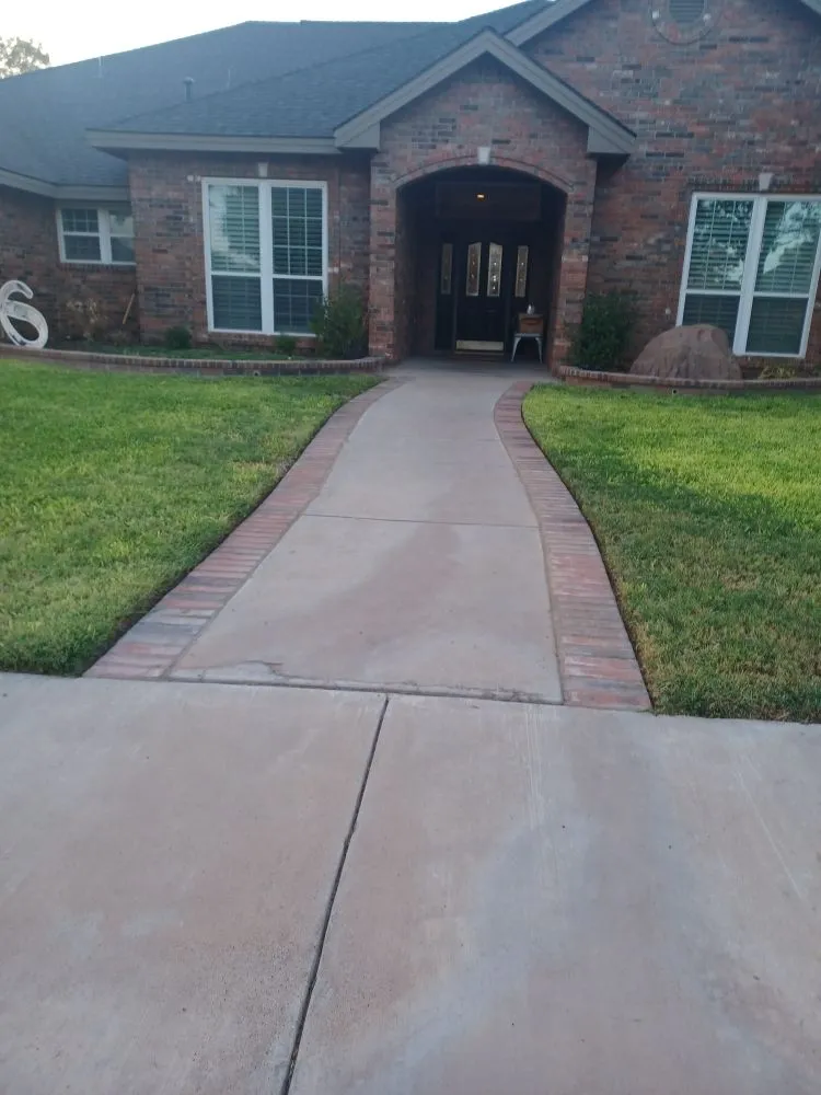 Professional yard maintenance in Midland, TX - Q's Quality Lawnservice