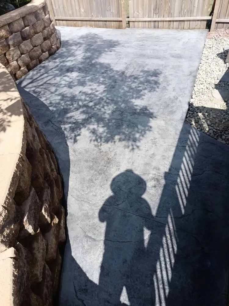 Custom garden landscaping experts serving Rockford, IL - Quality concrete & landscaping