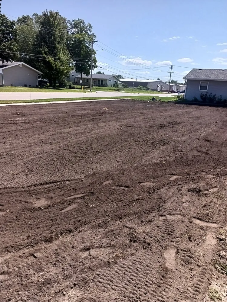 Trusted lawn mowing service in Rockford, IL - Quality concrete & landscaping