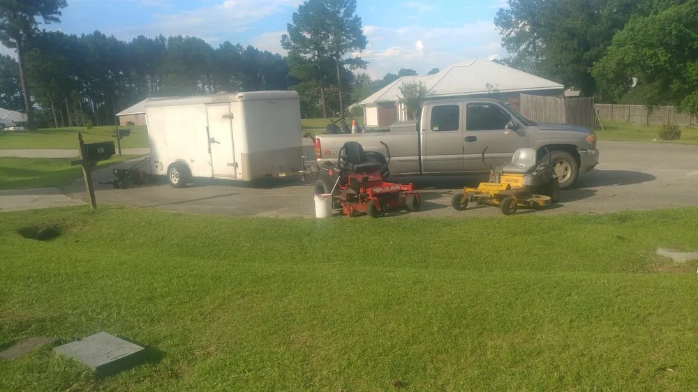 Custom lawn mowing service experts serving Sumrall, MS - Quality cut lawn care