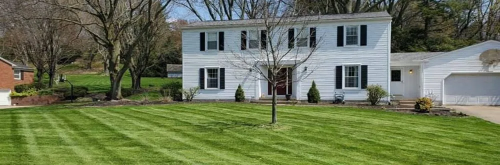 Custom lawn mowing service experts serving Canton, OH - Quality Cutz Lawncare