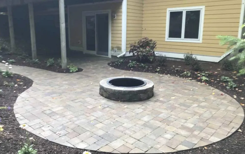 Affordable lawn mowing service experts serving Mount Pleasant, SC - Quality fence and custom outdoors