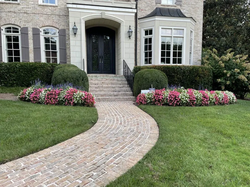 Custom lawn care service in Jonesboro, GA - Quality Gardens