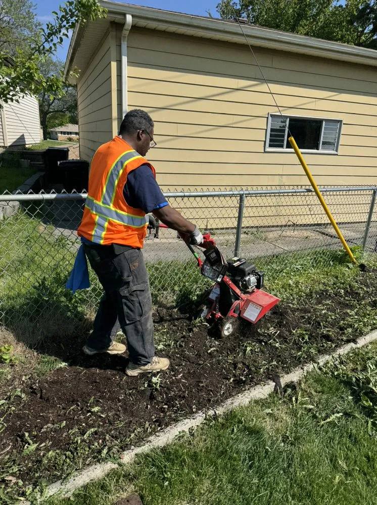 Affordable landscaping services experts serving Milwaukee, WI - Quality Green Landscaping