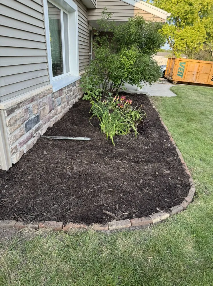 Custom garden landscaping experts serving Milwaukee, WI - Quality Green Landscaping