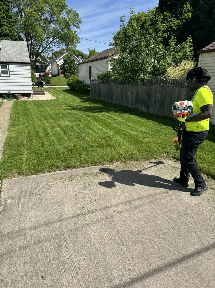 Top-rated garden landscaping for beautiful yards across Milwaukee, WI - Quality Green Landscaping