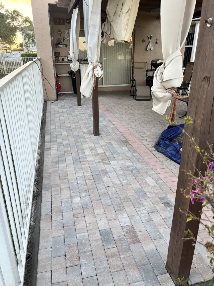 Custom outdoor landscaping in Fort Lauderdale, FL - Quality Greens Turf & Pavers
