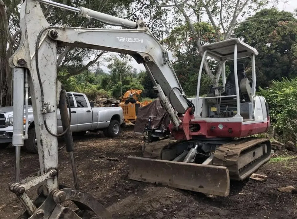 Custom yard maintenance for year-round maintenance in Kalaoa, HI by Quality Hawaiian Landscape