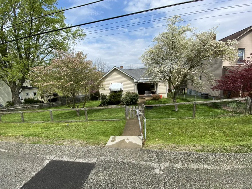 Local yard maintenance in Pittsburgh, PA by Quality Landscaping