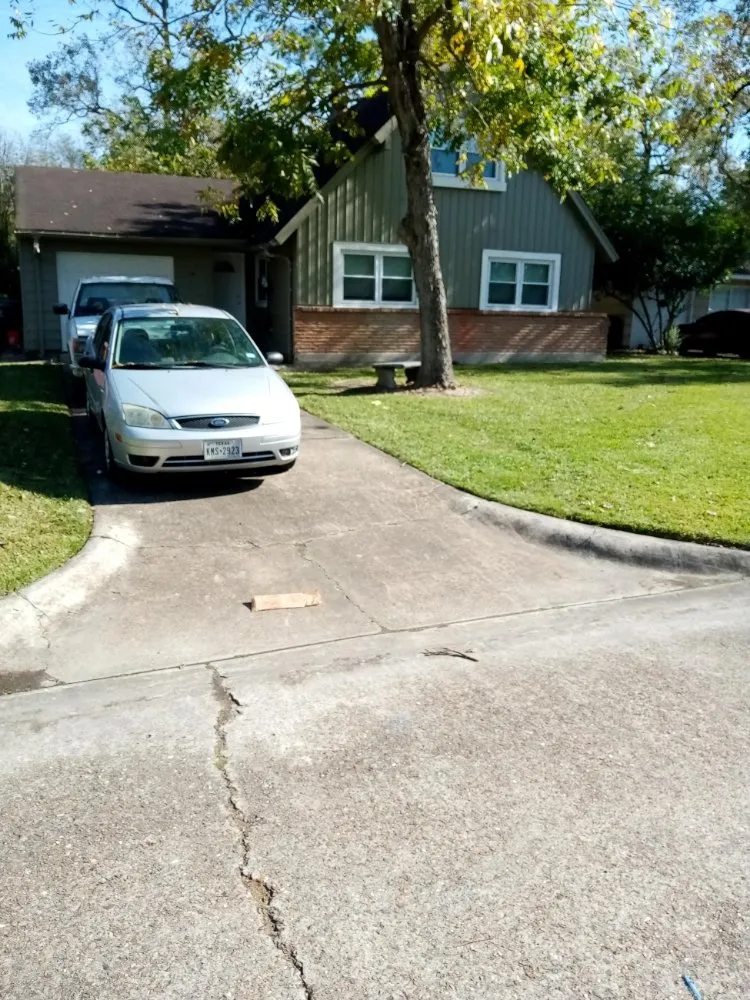 Expert outdoor landscaping with custom design in Houston, TX by Quality Lawn and Landscaping Services