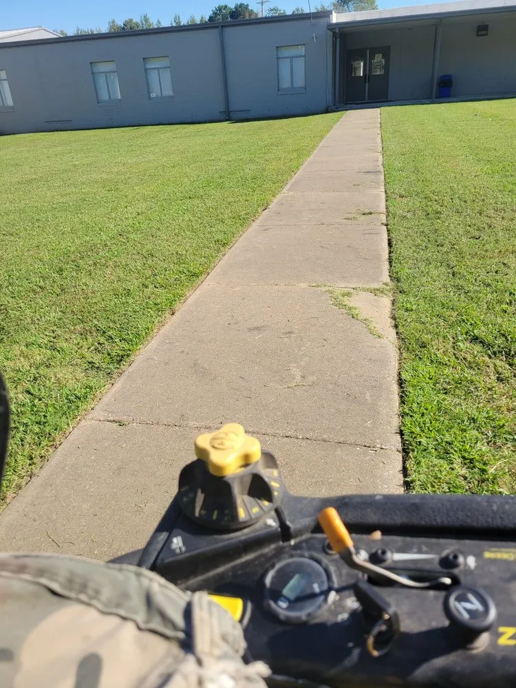 Local yard cleanup service experts serving Bolivar, TN - Quality Lawn Care