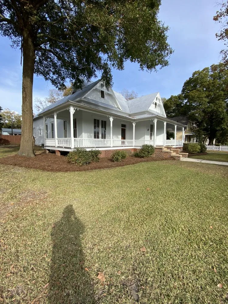 Custom lawn mowing service experts serving Tifton, GA - Quality Lawn Care Services