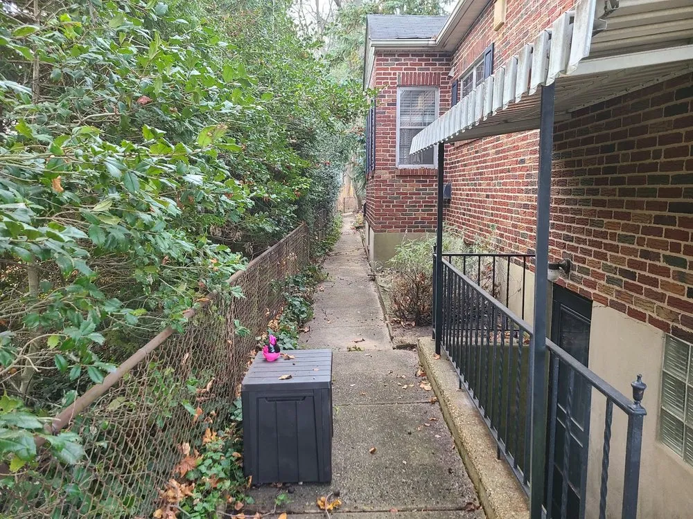Local yard cleanup service in Linthicum Heights, MD by Quasny & Son Landscaping