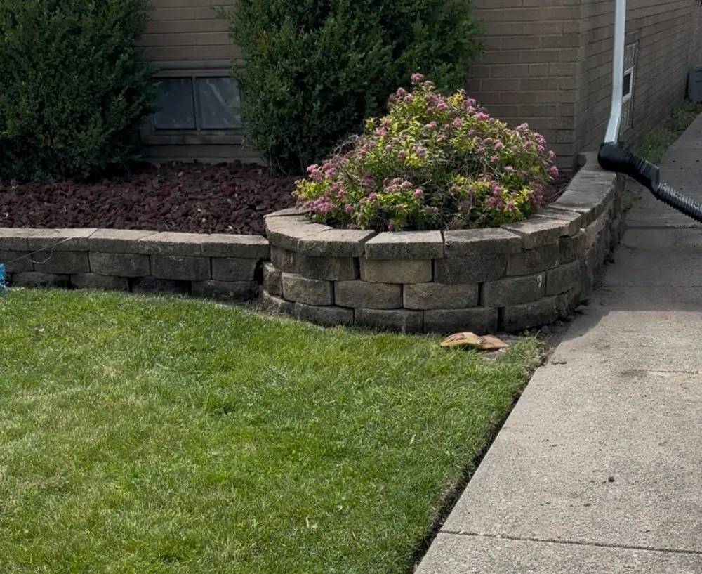 Local lawn mowing service in Homewood, IL - Que Cuts