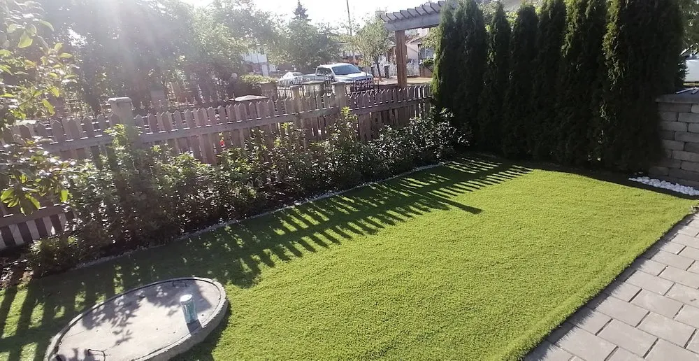 Custom lawn care service in Lutz, FL - QUE TUANIS Landscaping & Woodwork