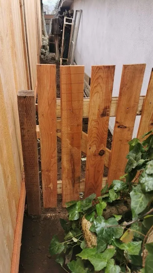 Custom garden landscaping in Lutz, FL by QUE TUANIS Landscaping & Woodwork