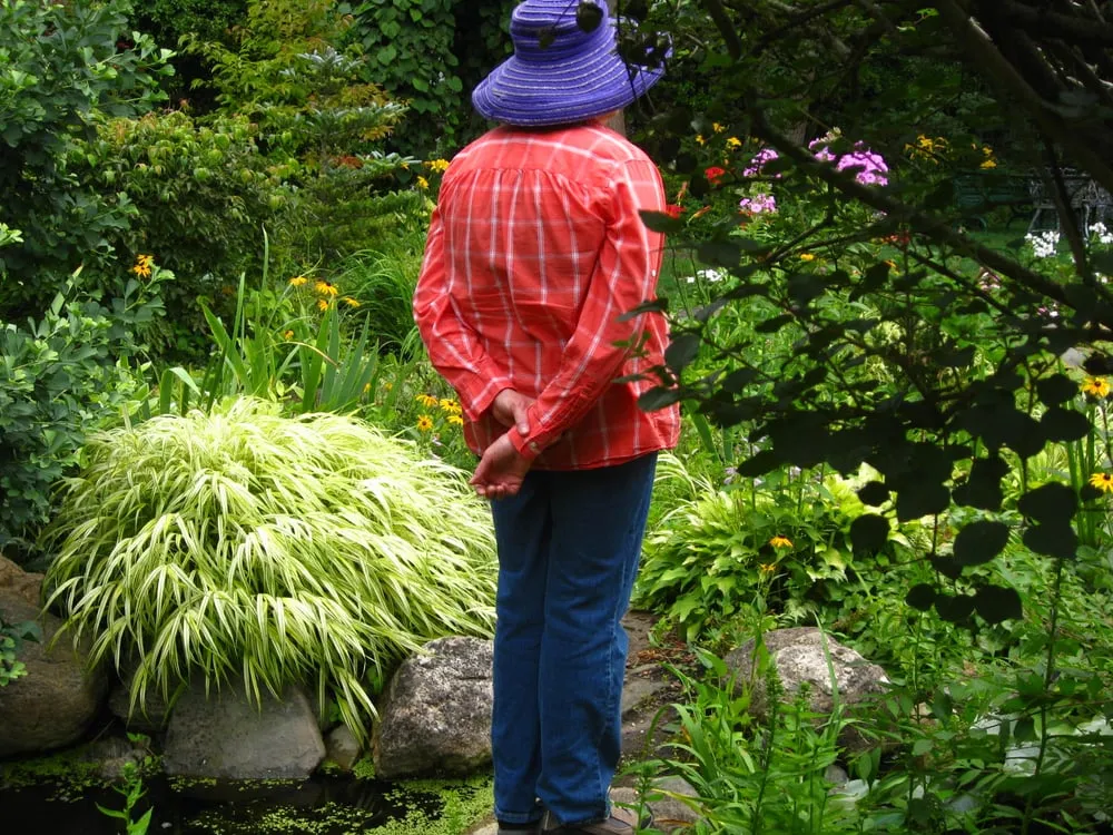 Professional yard maintenance in Redding, CT by Queen Of Spades