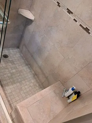 Quez Cleaning Services Logo