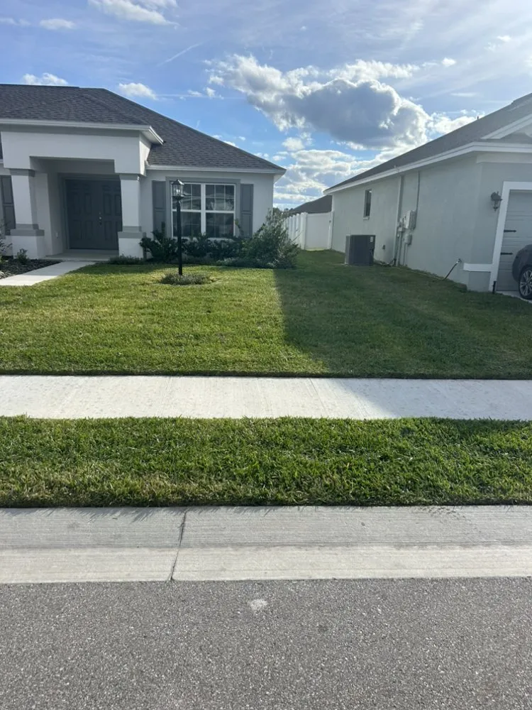 Custom lawn mowing service in Haines City, FL - Qui Property Management