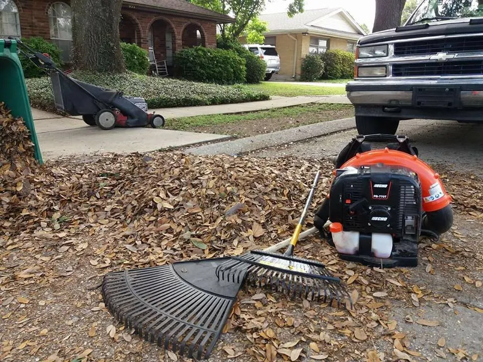 Local lawn mowing service experts serving Metairie, LA - Quick & Clean Lawn Care