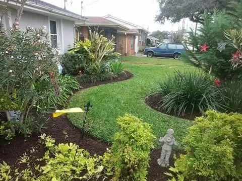 Custom garden landscaping in Metairie, LA by Quick & Clean Lawn Care