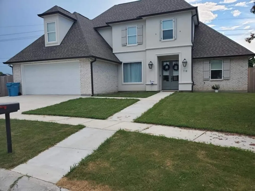 Professional yard maintenance experts serving Metairie, LA - Quick & Clean Lawn Care