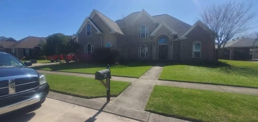 Professional lawn care service in Metairie, LA by Quick & Clean Lawn Care