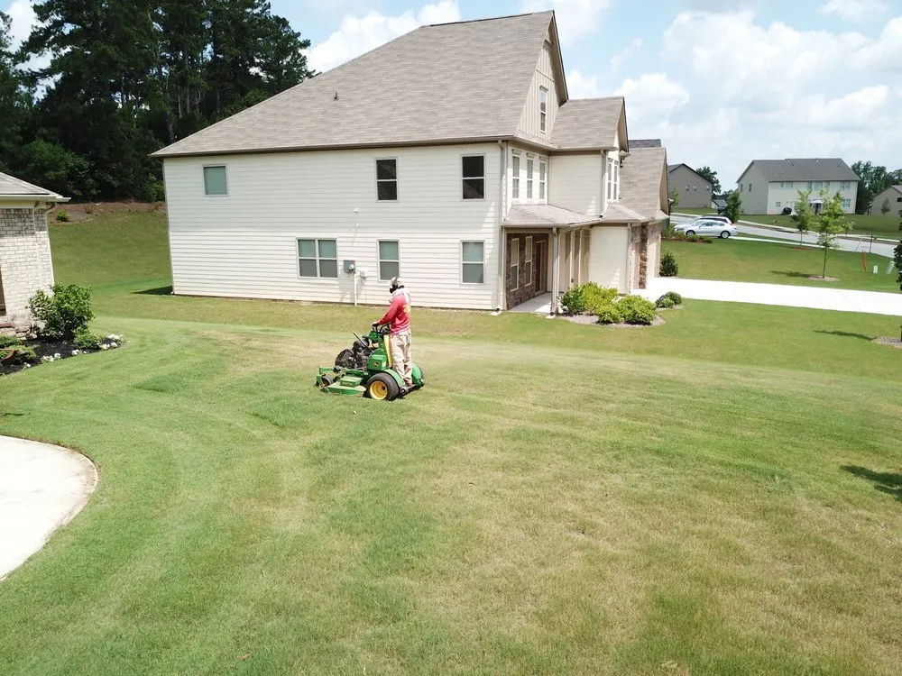 Professional yard cleanup service experts serving Conyers, GA - Quick Cutz Lawn services