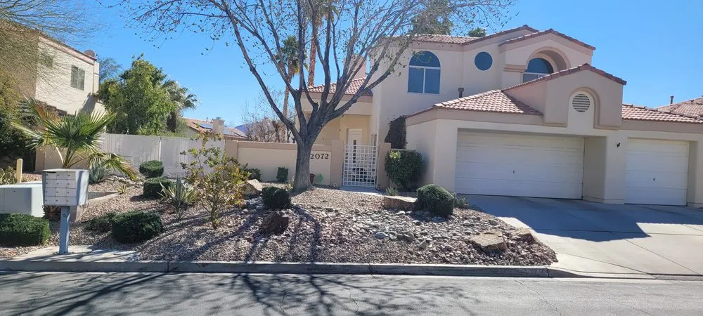 Top-rated lawn care service in Henderson, NV - Quick Pickk