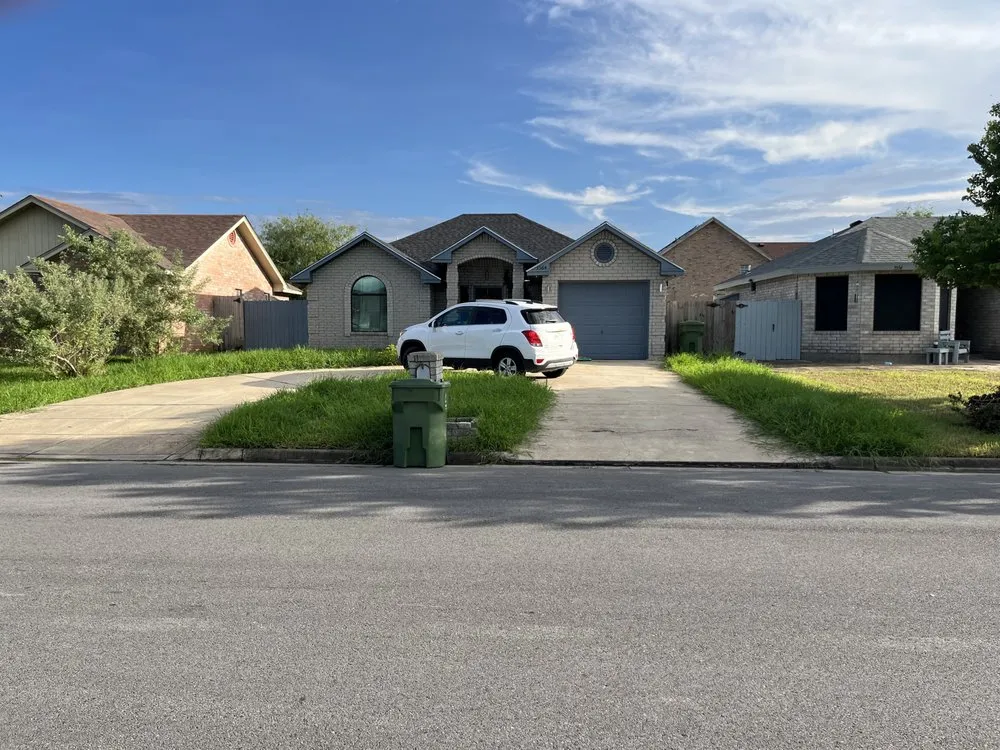 Custom outdoor landscaping in Brownsville, TX by QuickCuts Landscaping