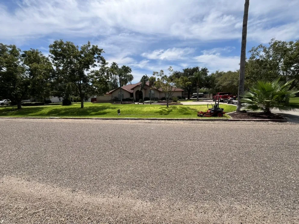 Custom garden landscaping in Brownsville, TX by QuickCuts Landscaping