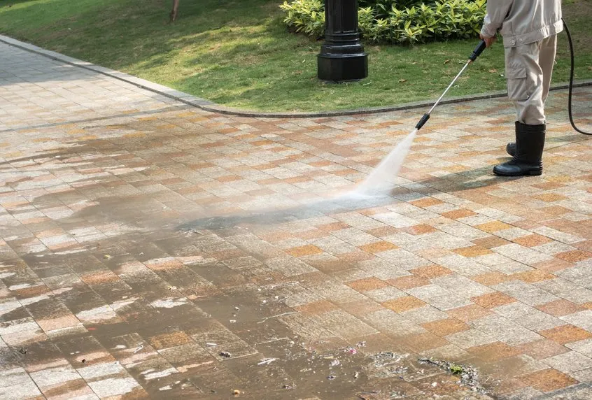 Affordable lawn care service experts serving Tallahassee, FL - Quickhands All Around