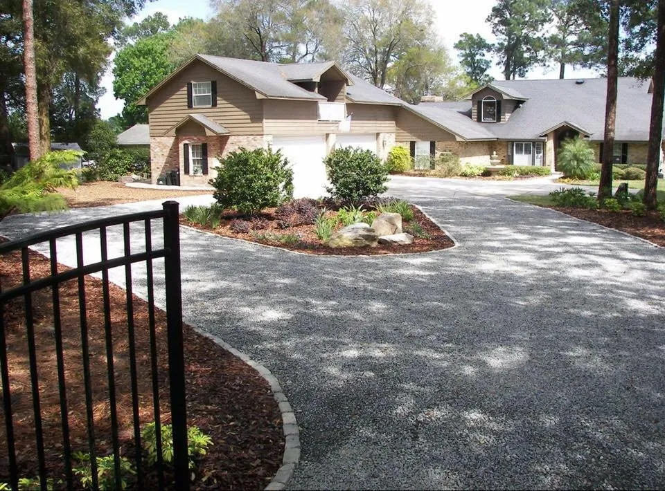 Expert landscaping services in Longwood, FL by Quik Care Services