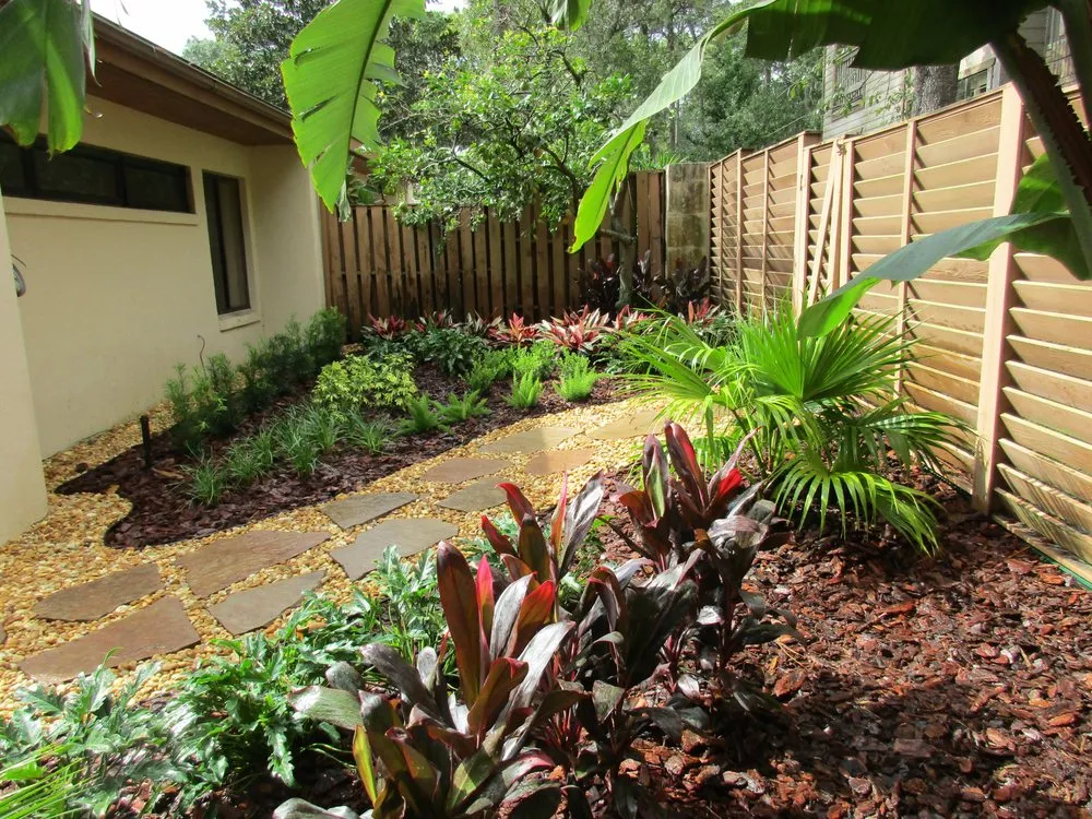 Professional yard maintenance in Longwood, FL by Quik Care Services