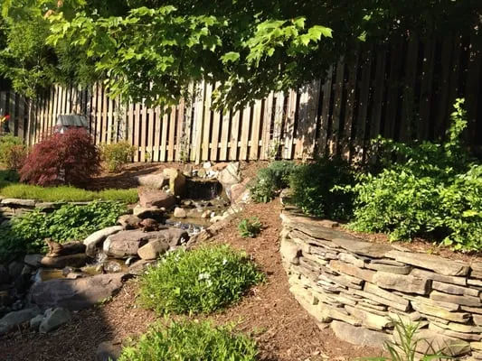 Quinn's Landscaping & Lawn Service Logo