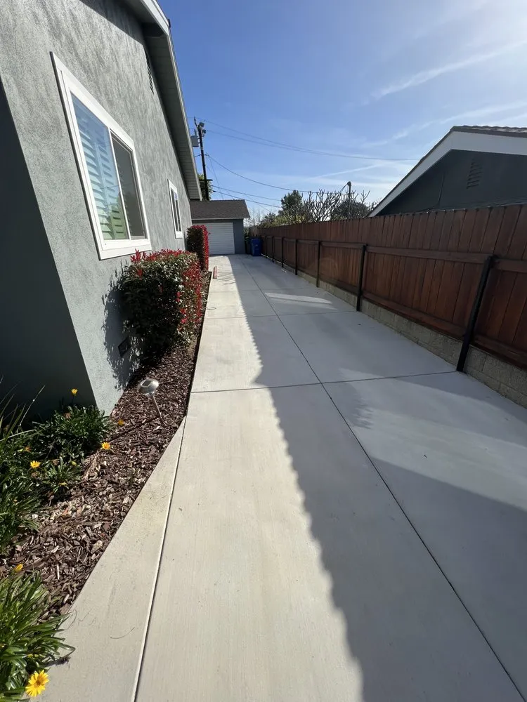 Reliable lawn mowing service experts serving South Pasadena, CA - Quintanas Construiction