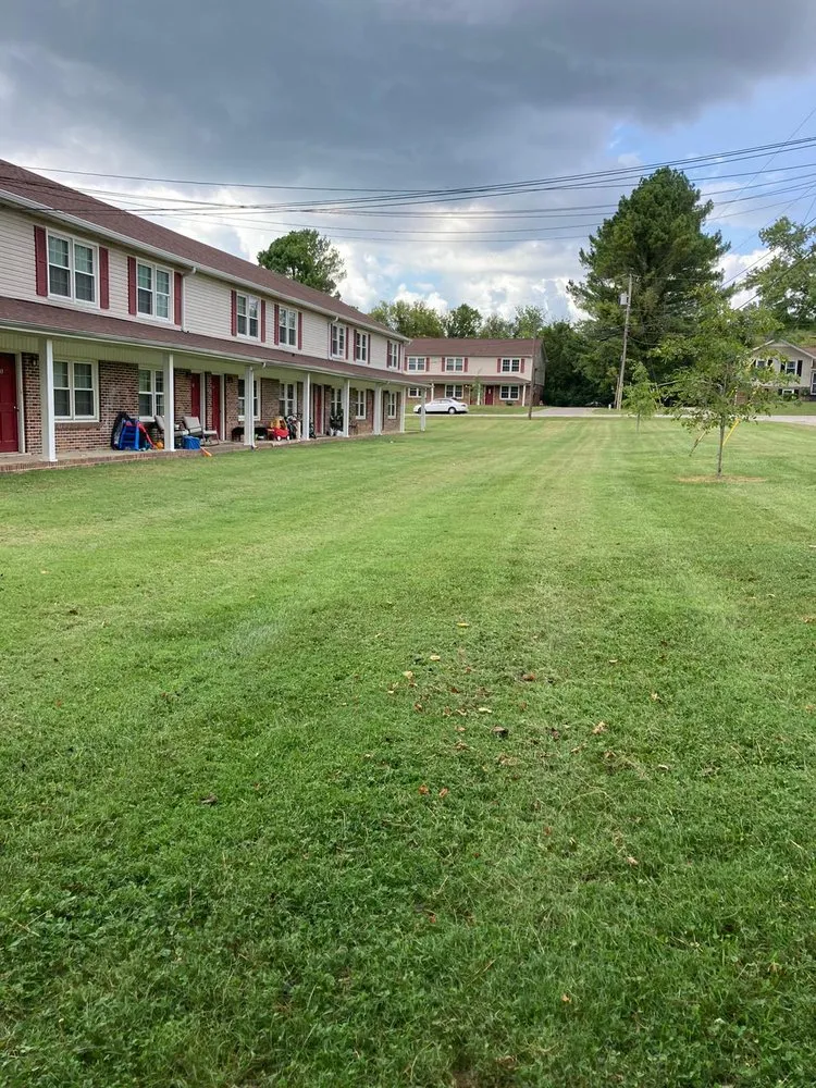 Affordable lawn care service experts serving Shelbyville, TN - Quiñonez Lawn Care